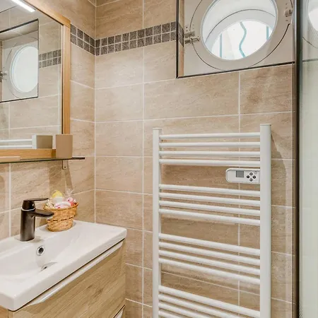 Apartment Neuf Au Lavandou - Climatise, Proche - Fr-1-816-3 Le Lavandou